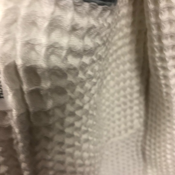 Boll & Branch waffle 100% organic cotton bathrobe - Picture 6 of 6